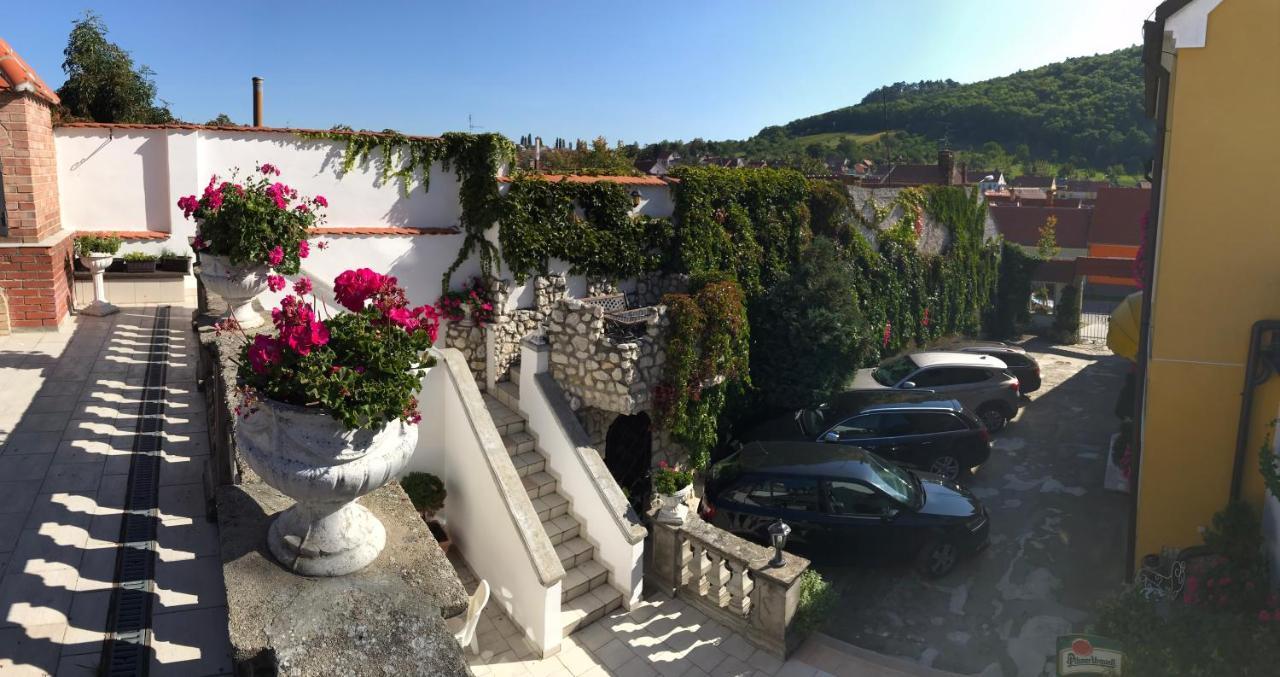 Hotel U Svateho Urbana Mikulov Exterior foto